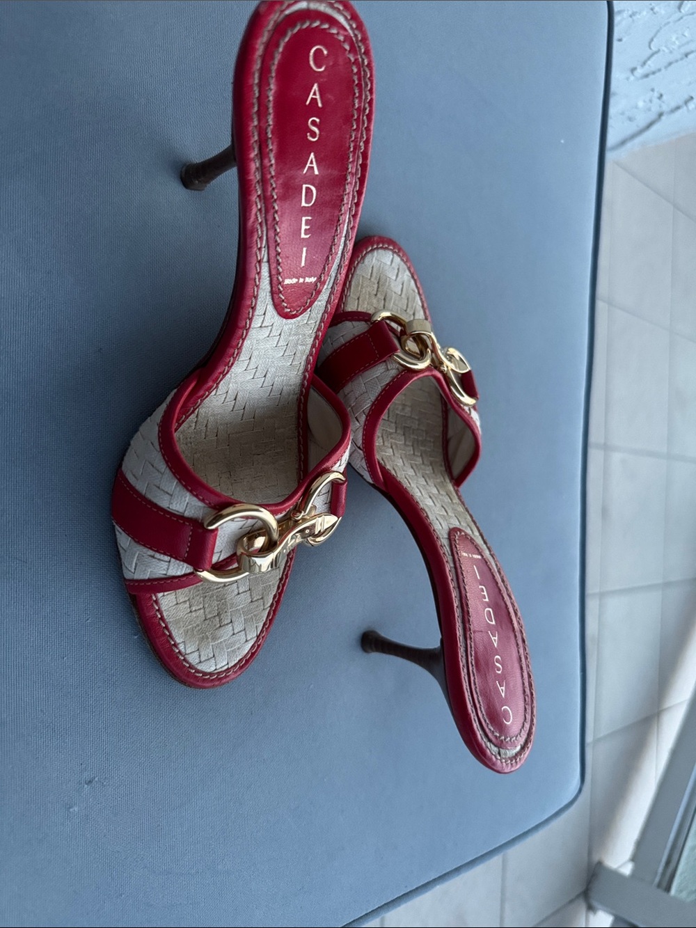 Casadei Red Leather & Woven Raffia Slide Mules with Gold Hardware - Picture 4 of 4